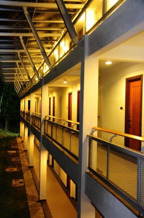 Puri Pujangga Hotel Банги Екстериор снимка
