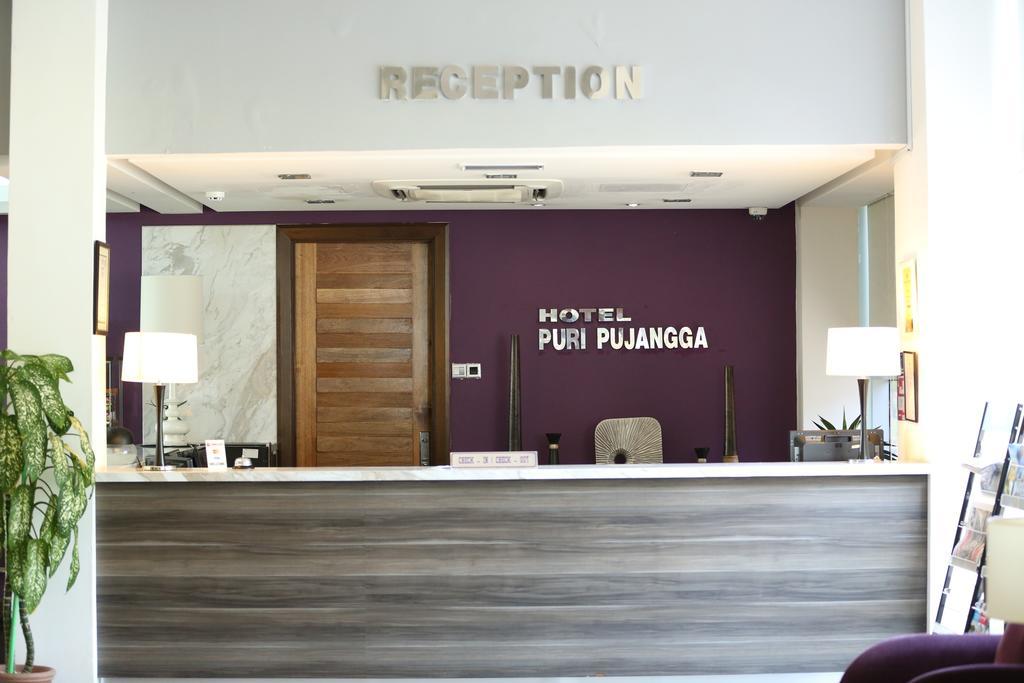 Puri Pujangga Hotel Банги Екстериор снимка