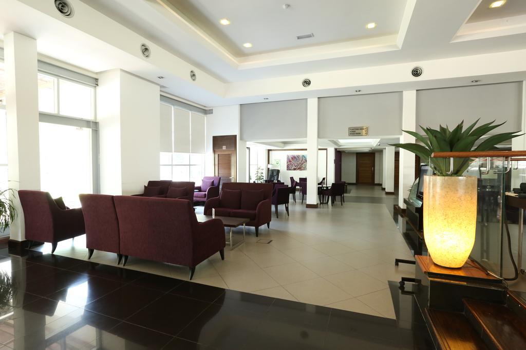 Puri Pujangga Hotel Банги Екстериор снимка