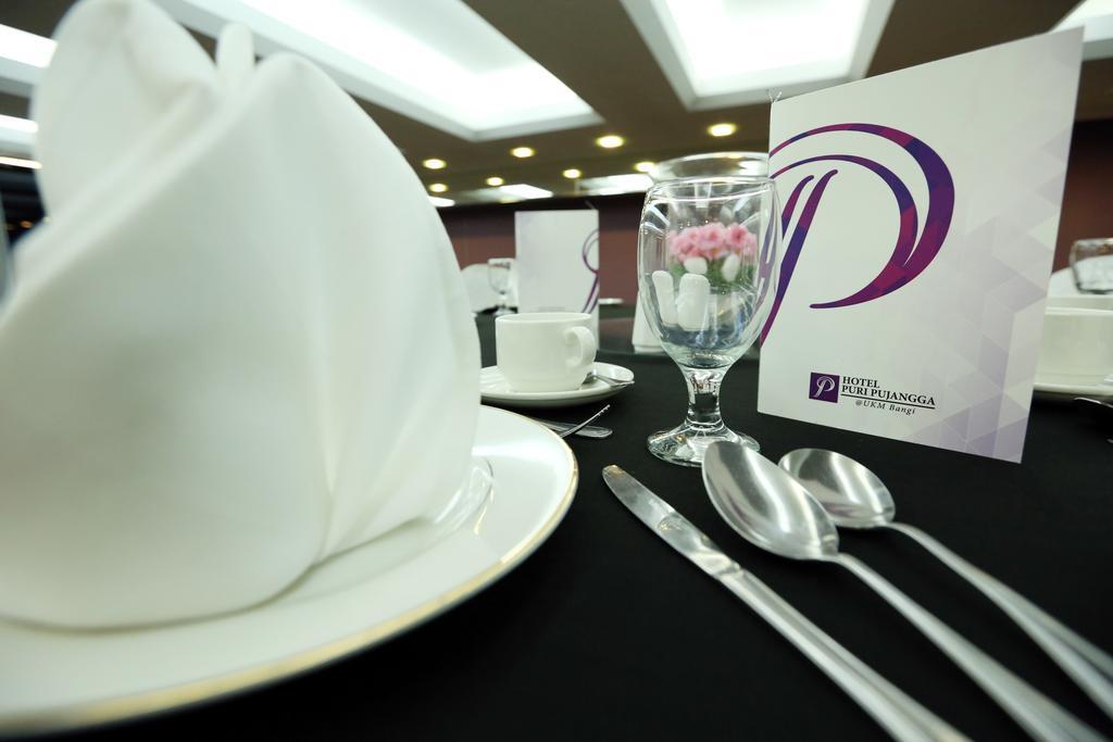 Puri Pujangga Hotel Банги Екстериор снимка