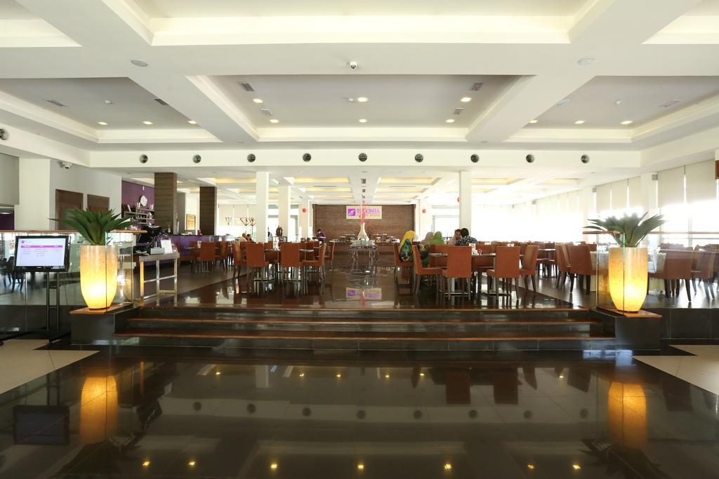 Puri Pujangga Hotel Банги Екстериор снимка