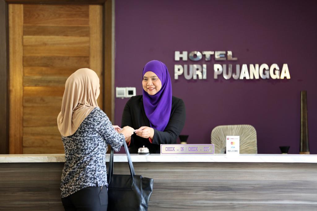 Puri Pujangga Hotel Банги Екстериор снимка