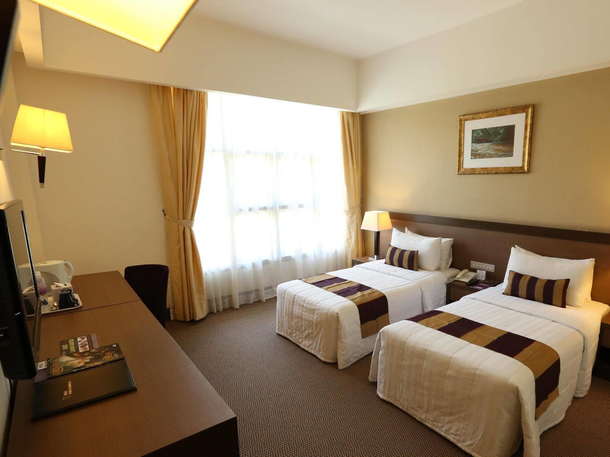 Puri Pujangga Hotel Банги Екстериор снимка
