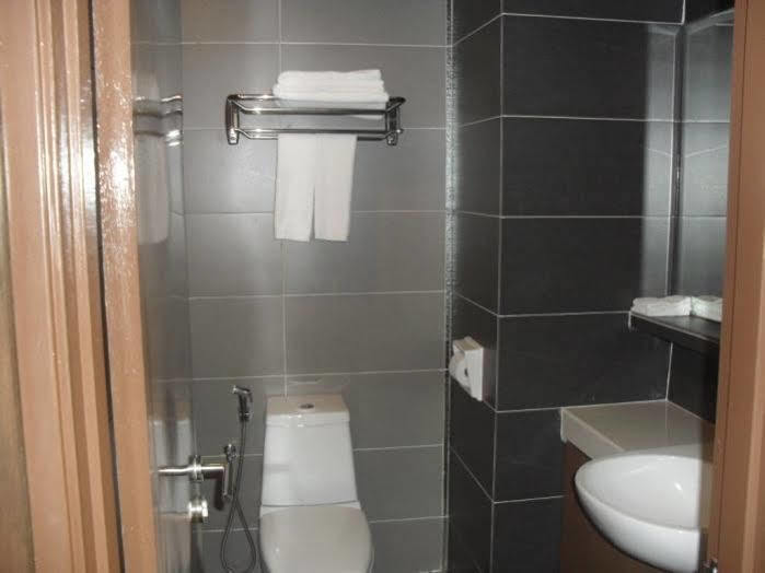 Puri Pujangga Hotel Банги Екстериор снимка