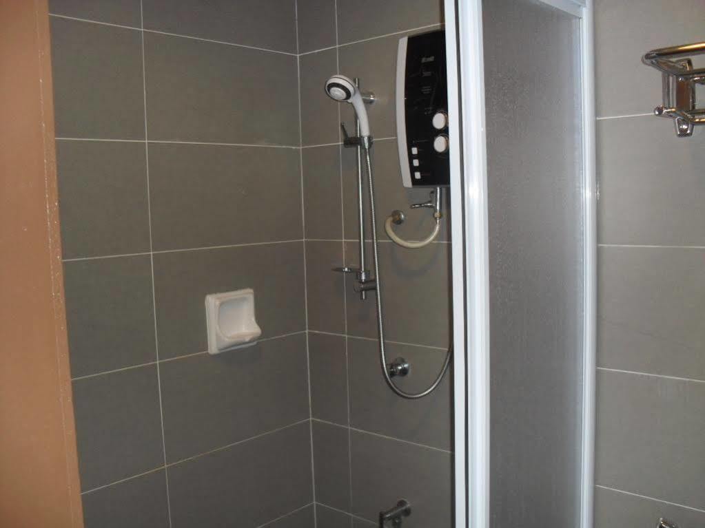 Puri Pujangga Hotel Банги Екстериор снимка