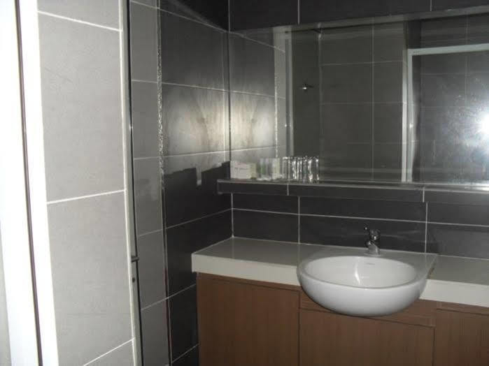 Puri Pujangga Hotel Банги Екстериор снимка