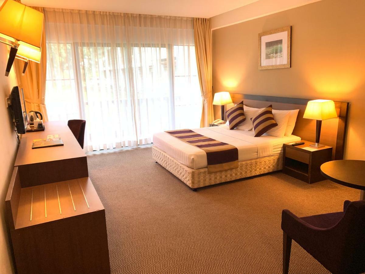 Puri Pujangga Hotel Банги Екстериор снимка